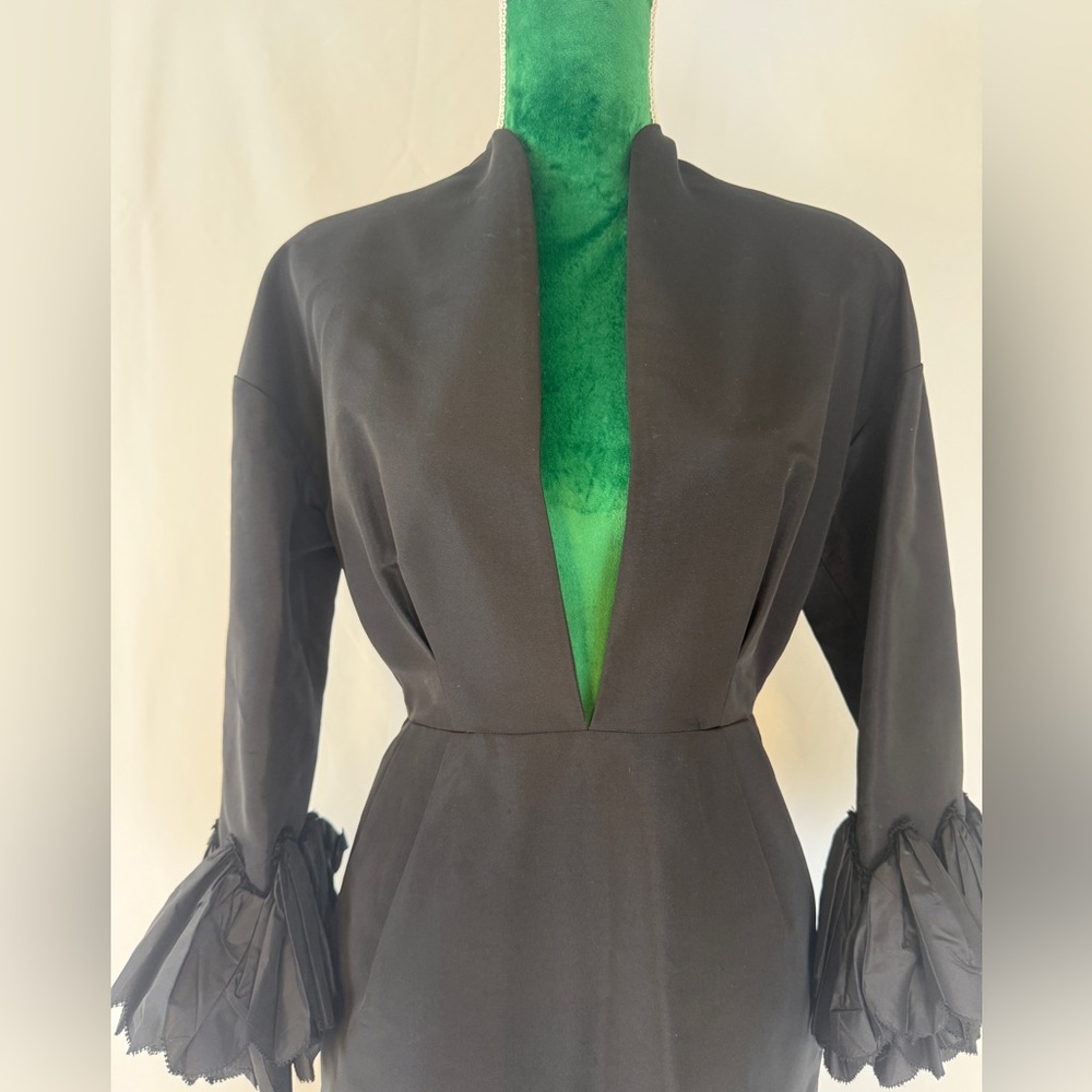 NWT Gucci Fluted-Cuff ruffles Midi Dress in Black Silk - Picture 4 of 8